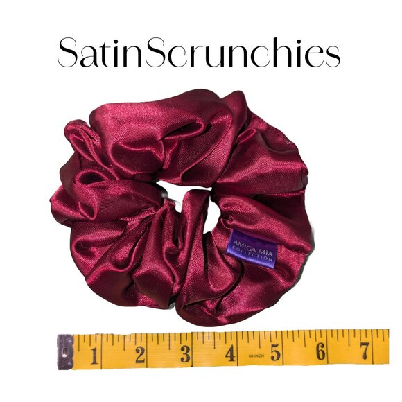 Amiga Mia large satin scrunchie in red hand crafted - Picture 3 of 4